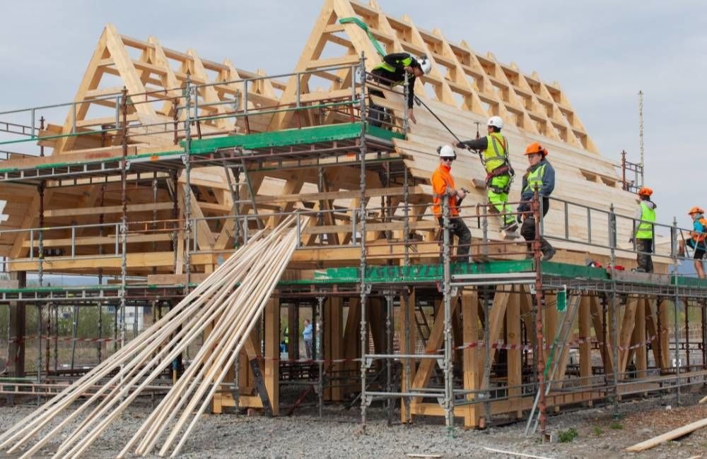 OBOS skal bygge et midlertidig felleshus av gjenbruksmaterialer for beboerne på Fornebu. OBOS skal bygge et midlertidig felleshus av gjenbruksmaterialer for beboerne på Fornebu.